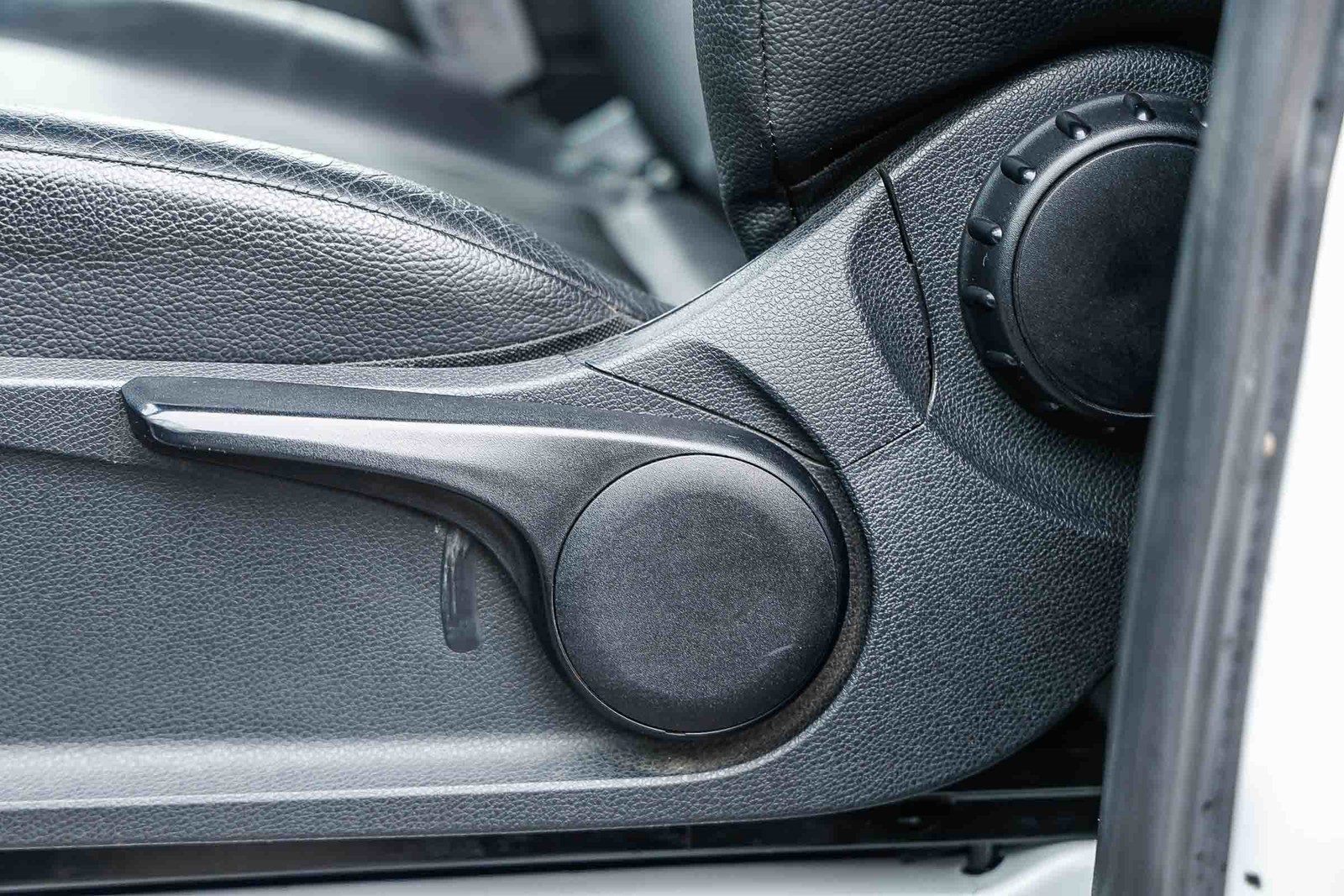 Used 2023 Mercedes-Benz Sprinter 144 Cargo image 21