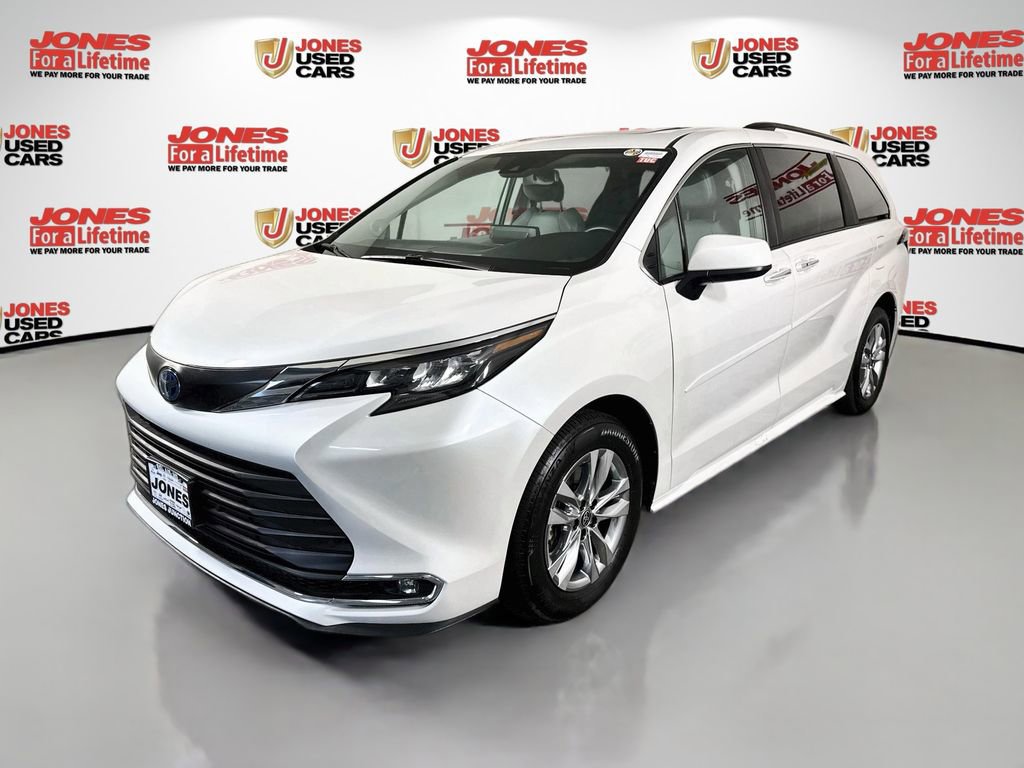 Certified 2024 Toyota Sienna XLE w/ XLE Plus Package AWD/4WD image 15