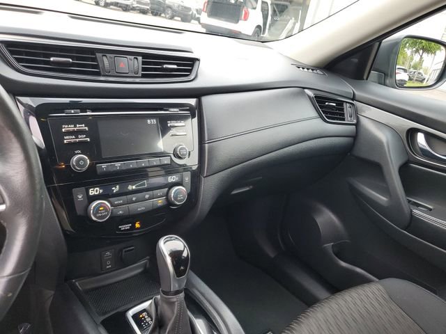 Used 2017 Nissan Rogue SV image 26