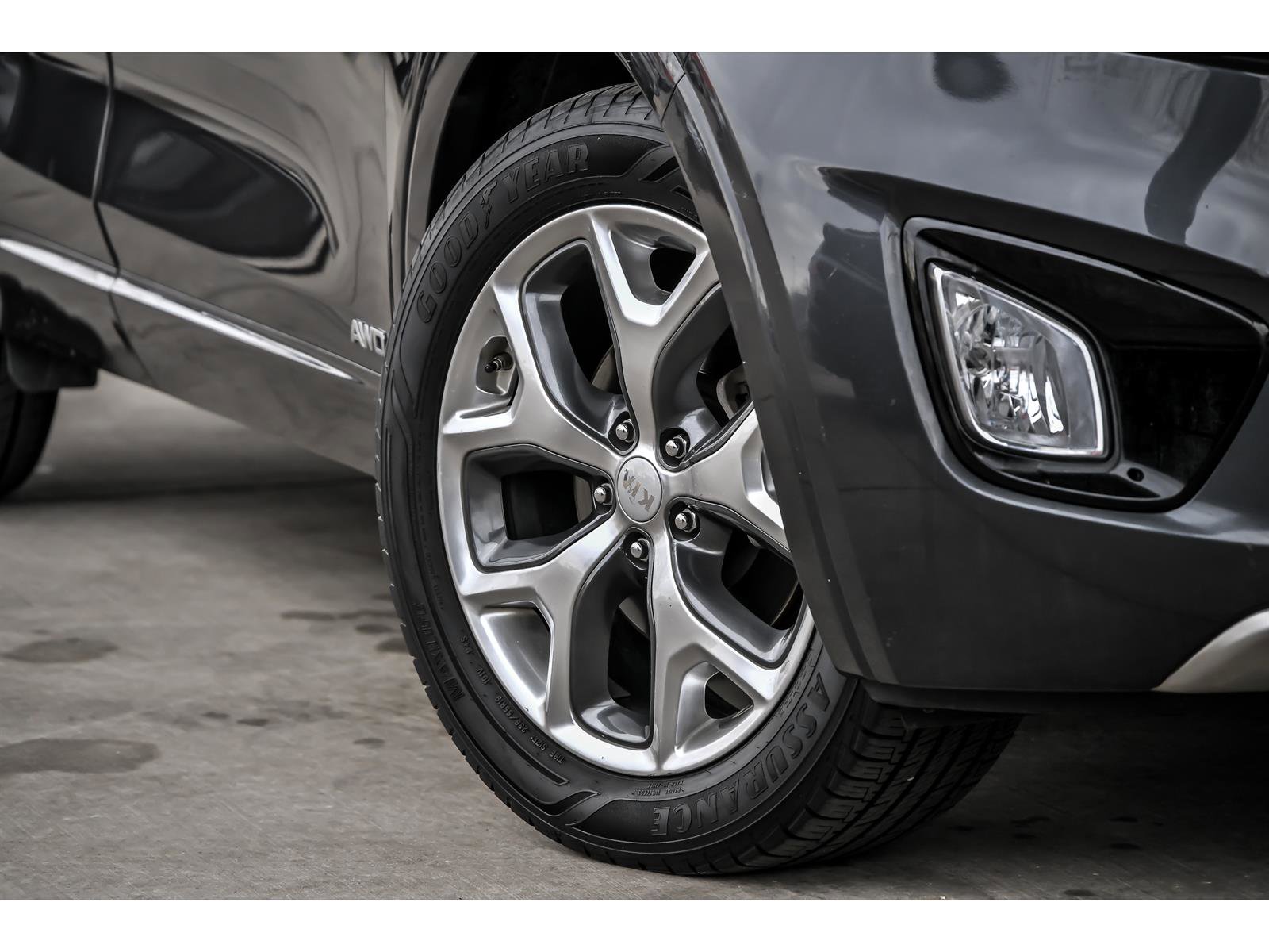 Used 2018 Kia Sorento SX image 3