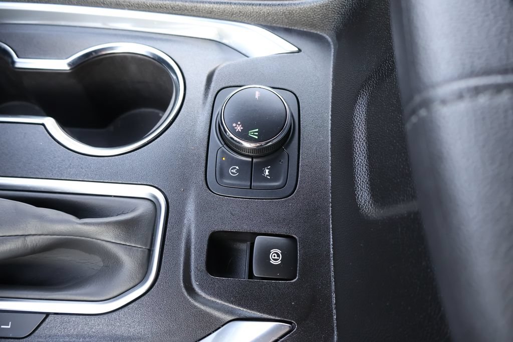 Used 2023 Chevrolet Traverse LT FWD image 25