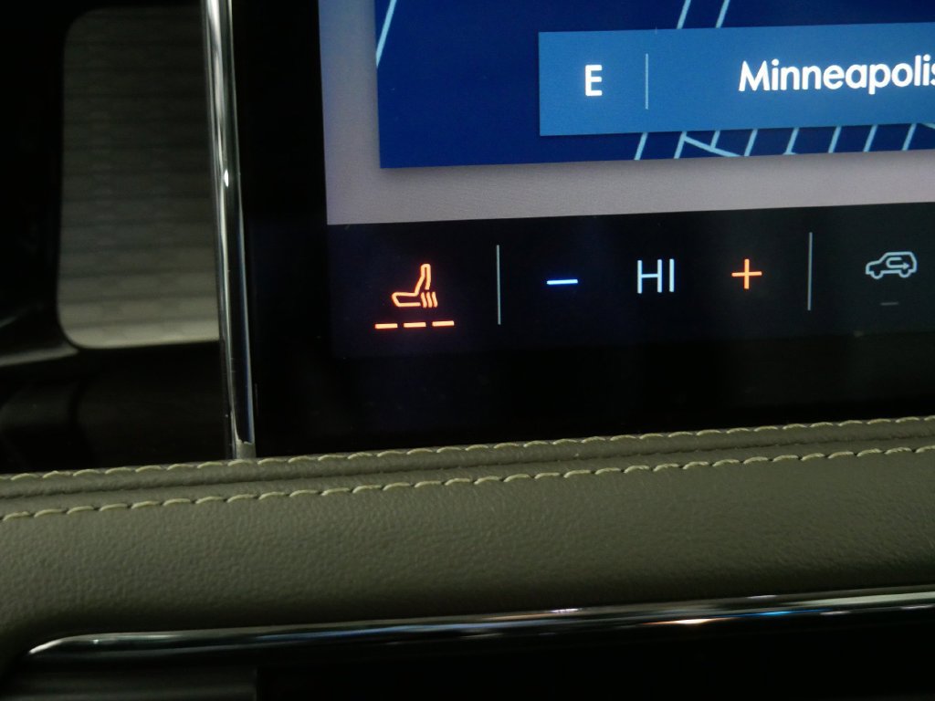 Used 2023 Lincoln Corsair Reserve w/ Towing Package AWD/4WD image 28