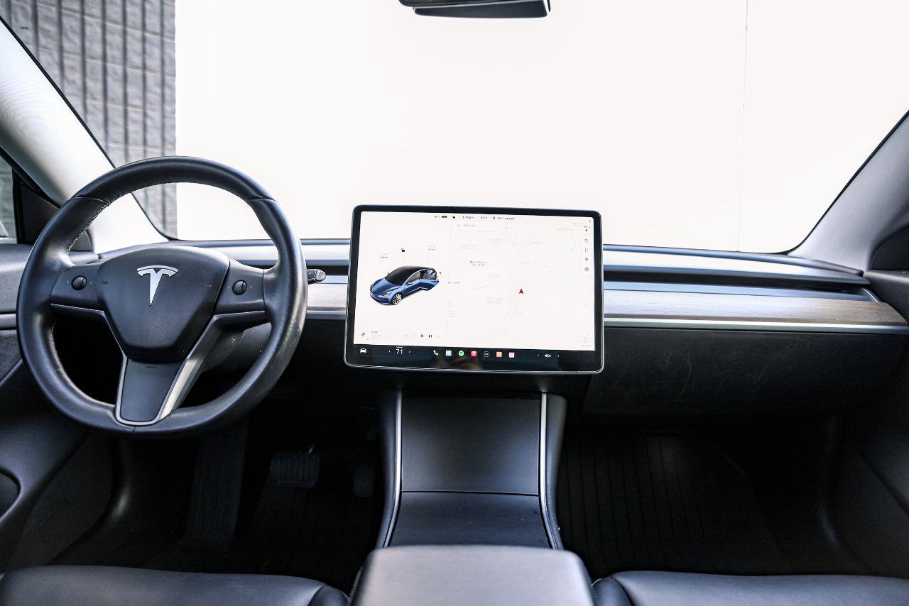Used 2018 Tesla Model 3 Mid Range RWD image 18