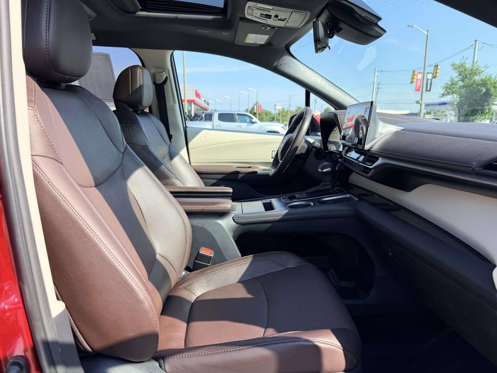 Certified 2021 Toyota Sienna Platinum AWD/4WD image 13
