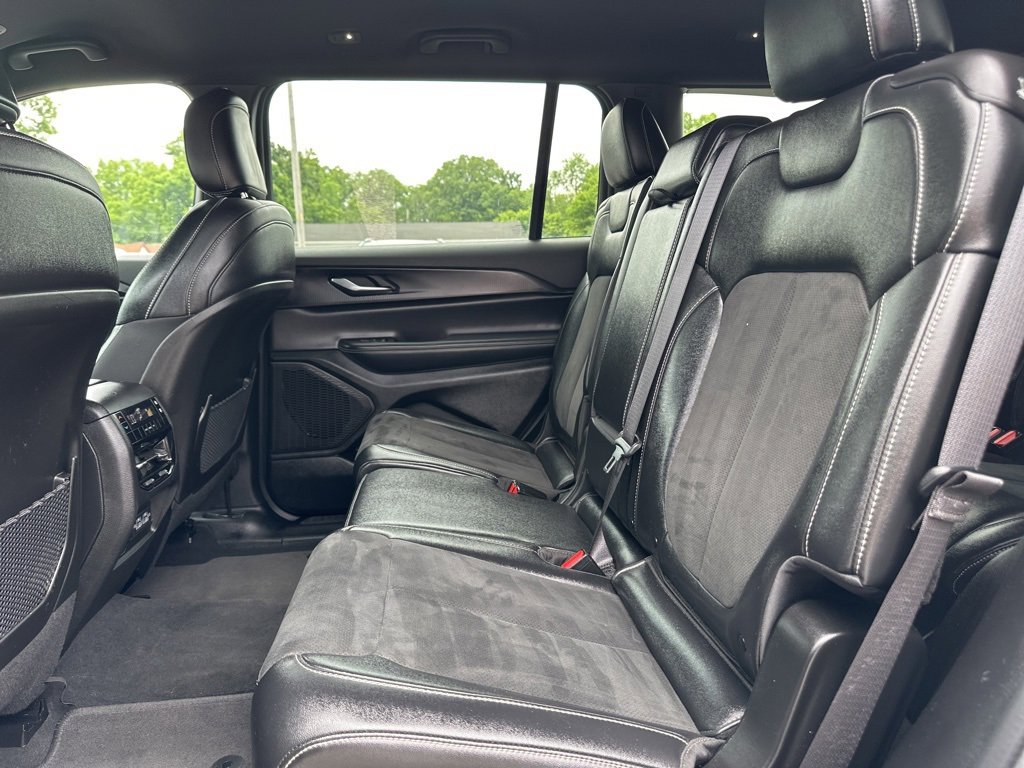 Used 2023 Jeep Grand Cherokee L Laredo image 26
