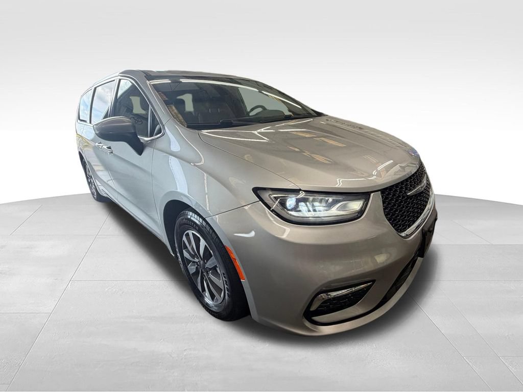 Used 2023 Chrysler Pacifica Touring-L FWD image 7