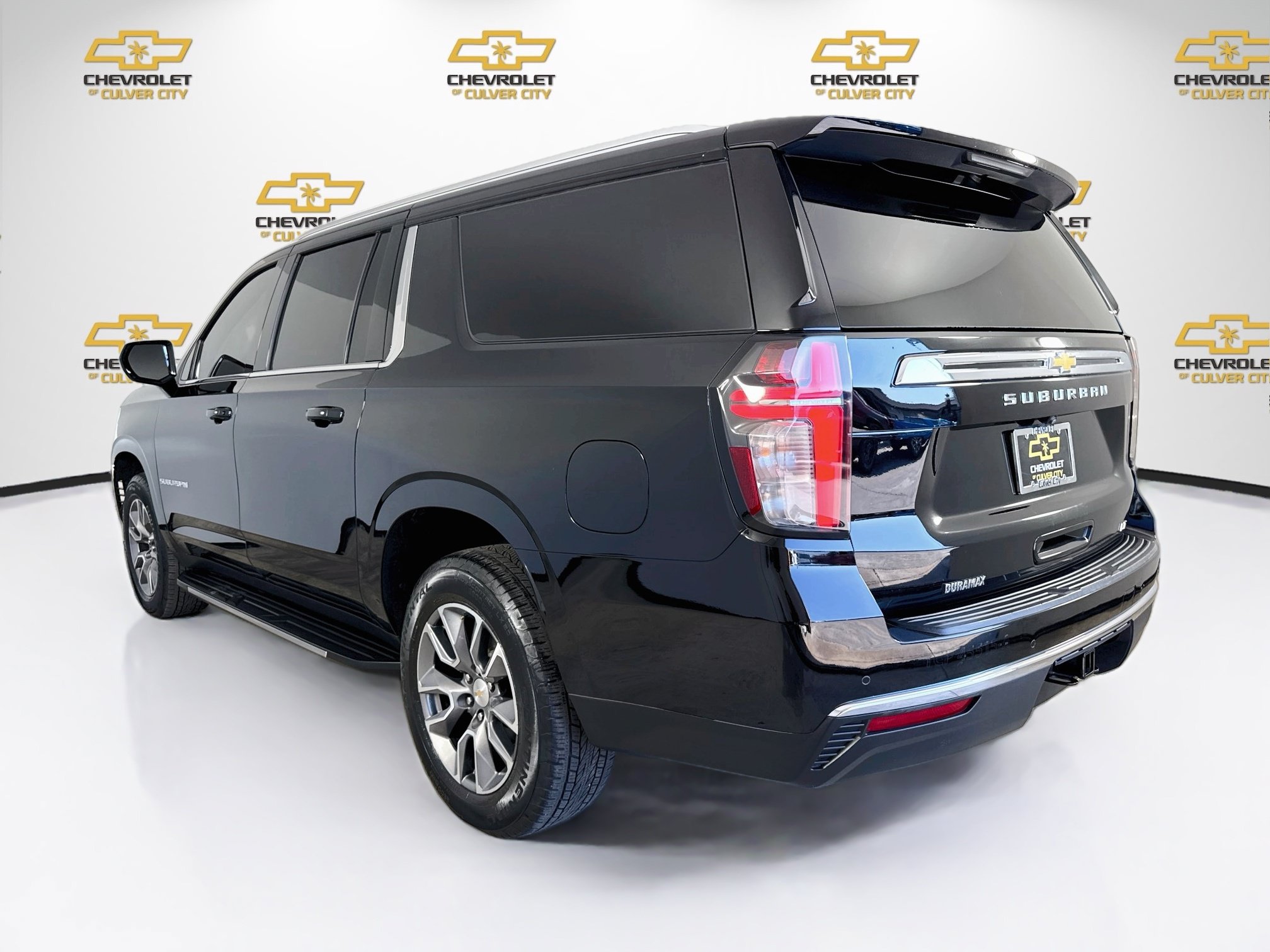Used 2024 Chevrolet Suburban LT RWD image 6