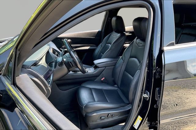 Certified 2022 Cadillac XT4 Luxury w/ Cold Weather Package FWD image 15