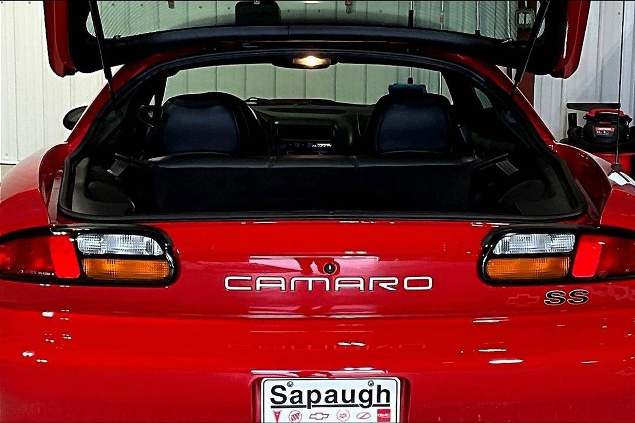 Used 2002 Chevrolet Camaro Z28 w/ SS Performance/Appearance Pkg RWD image 16