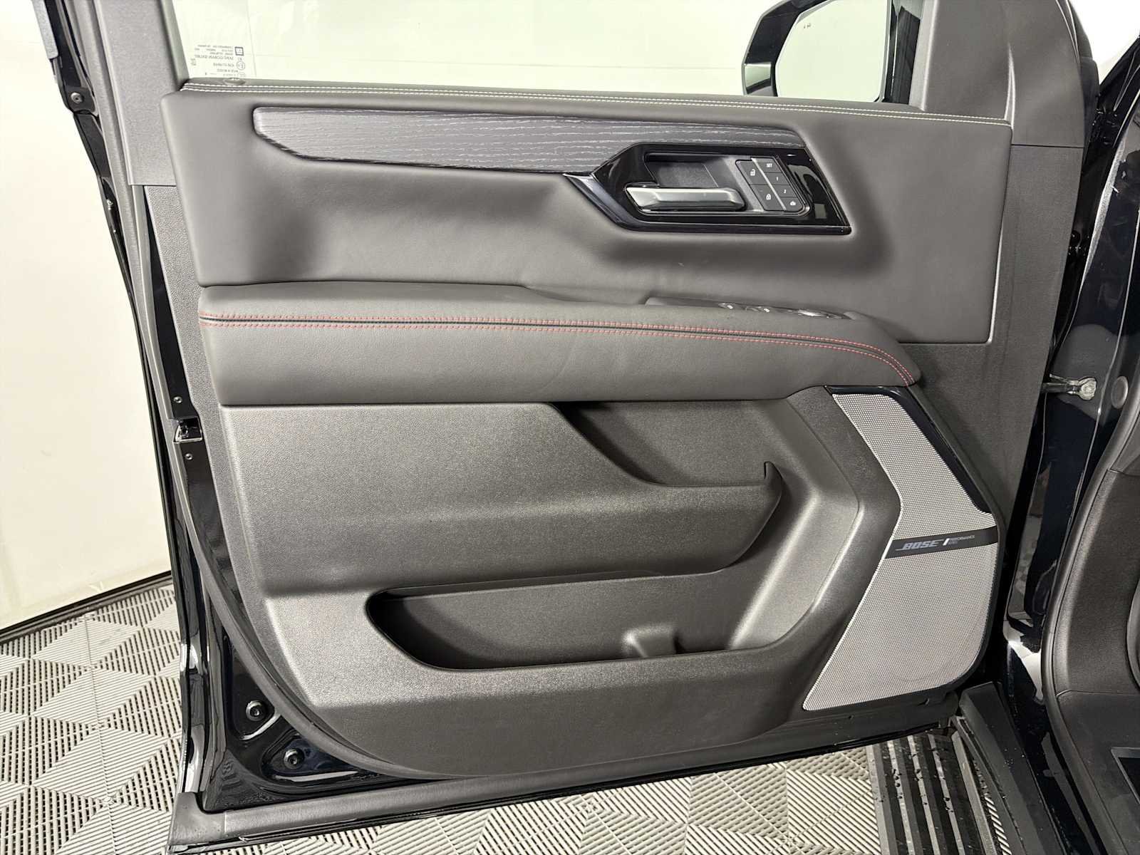New 2026 GMC Yukon AT4 Ultimate AWD/4WD image 9