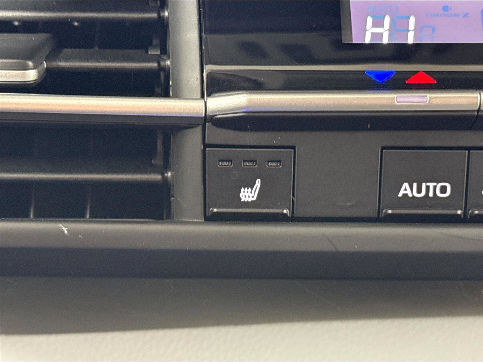 Certified 2025 Toyota Sienna XLE video 2