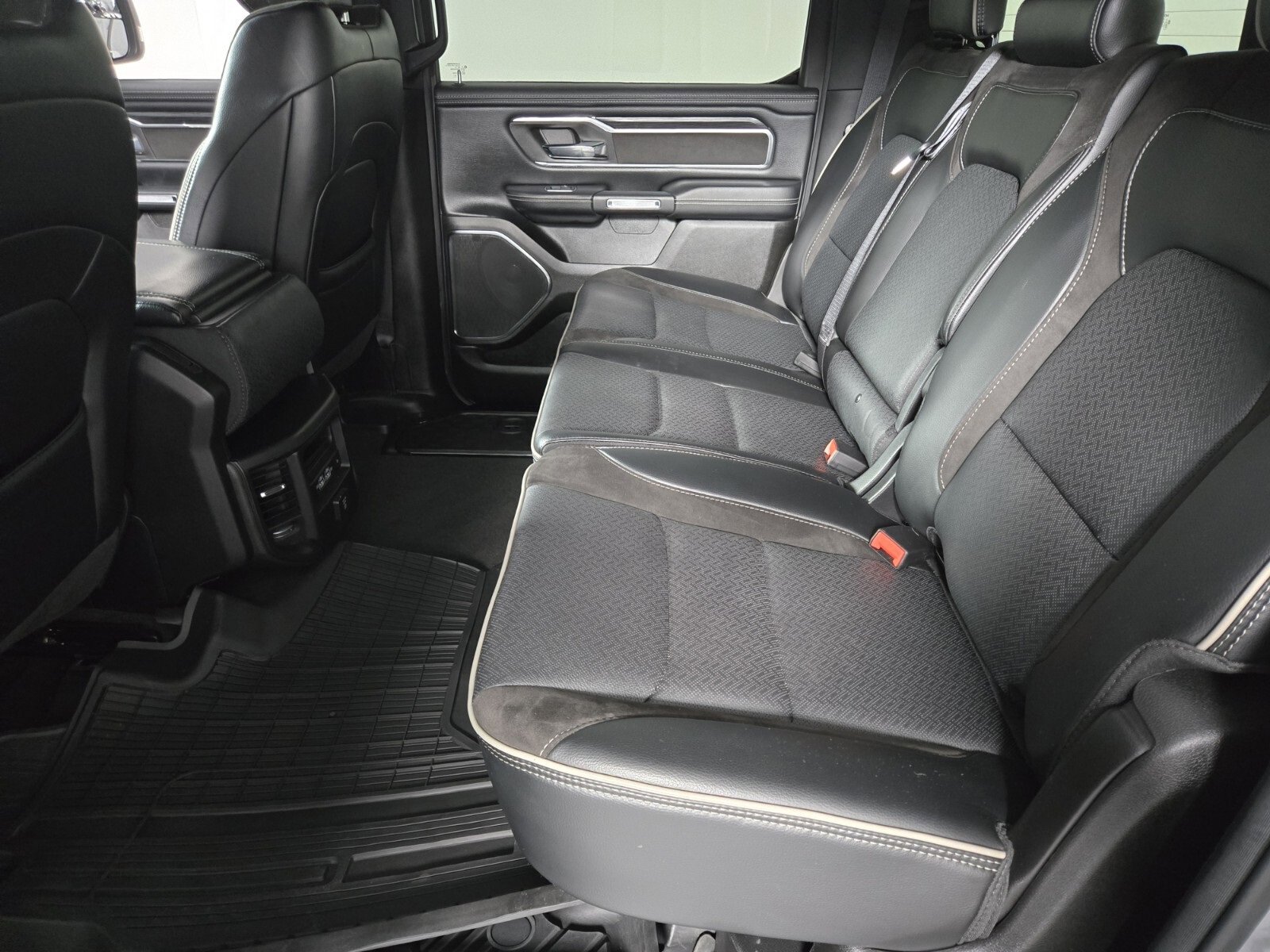 Used 2024 RAM 1500 Laramie image 11