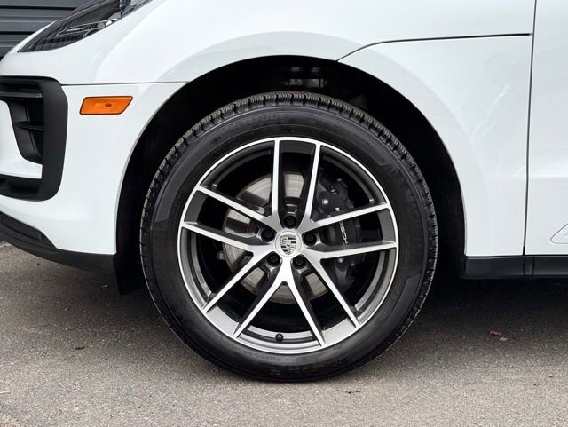 Certified 2025 Porsche Macan image 11