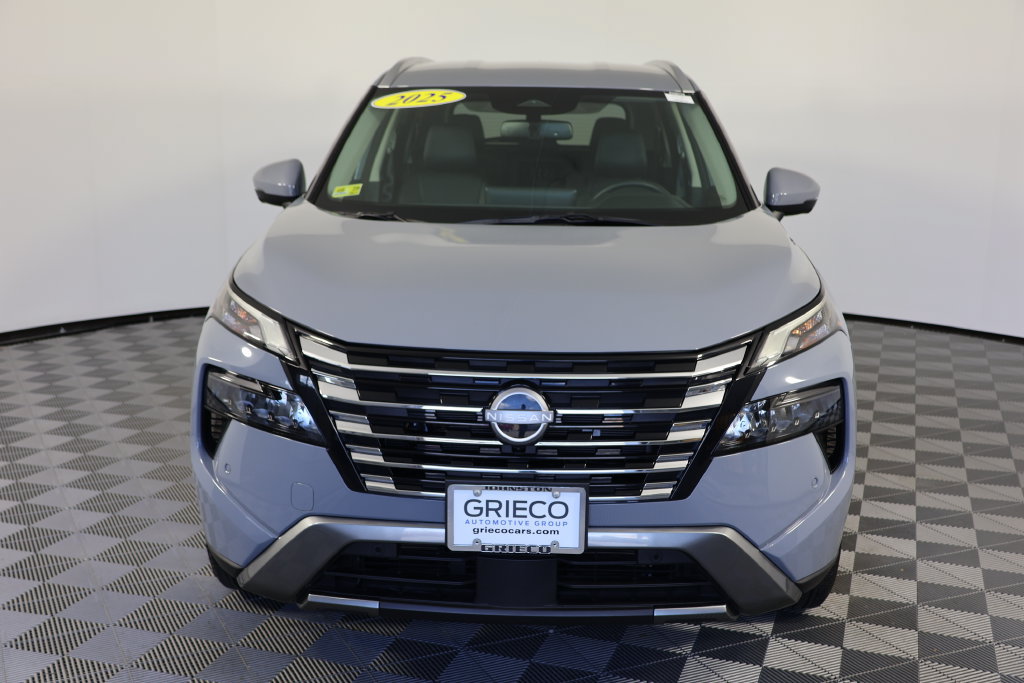 Used 2025 Nissan Rogue SL FWD image 3