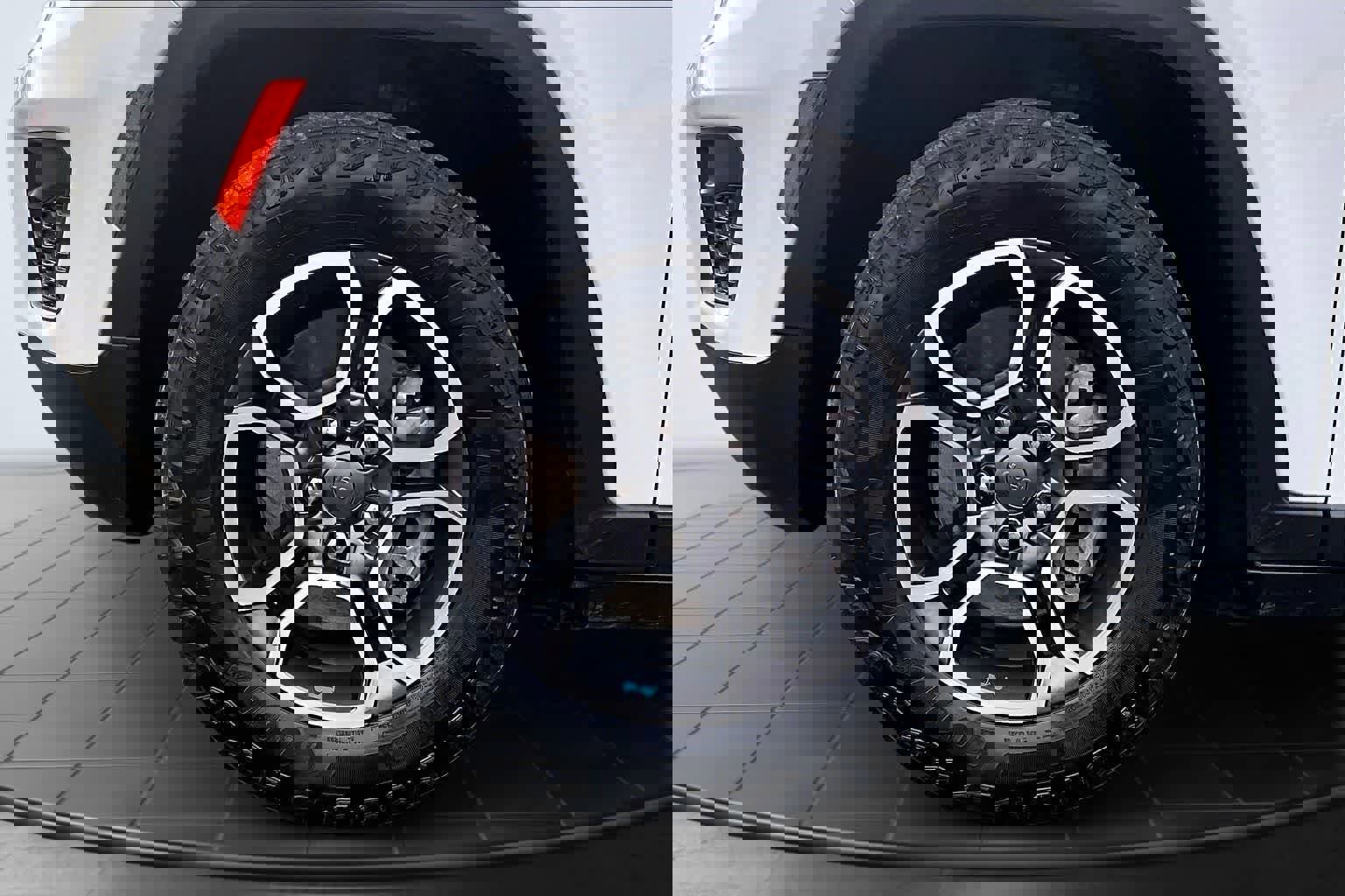 Used 2023 Jeep Grand Cherokee Trailhawk image 8