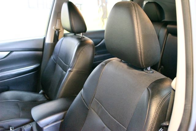 Used 2016 Nissan Rogue SL AWD/4WD image 19