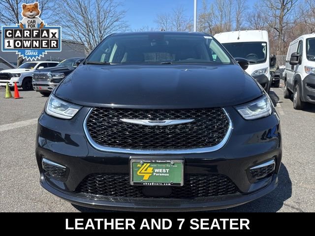 Used 2024 Chrysler Pacifica Touring-L FWD image 2
