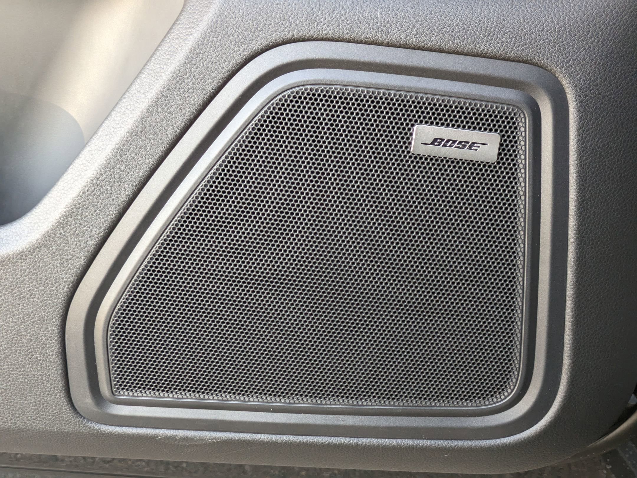 Certified 2025 Porsche Macan image 12