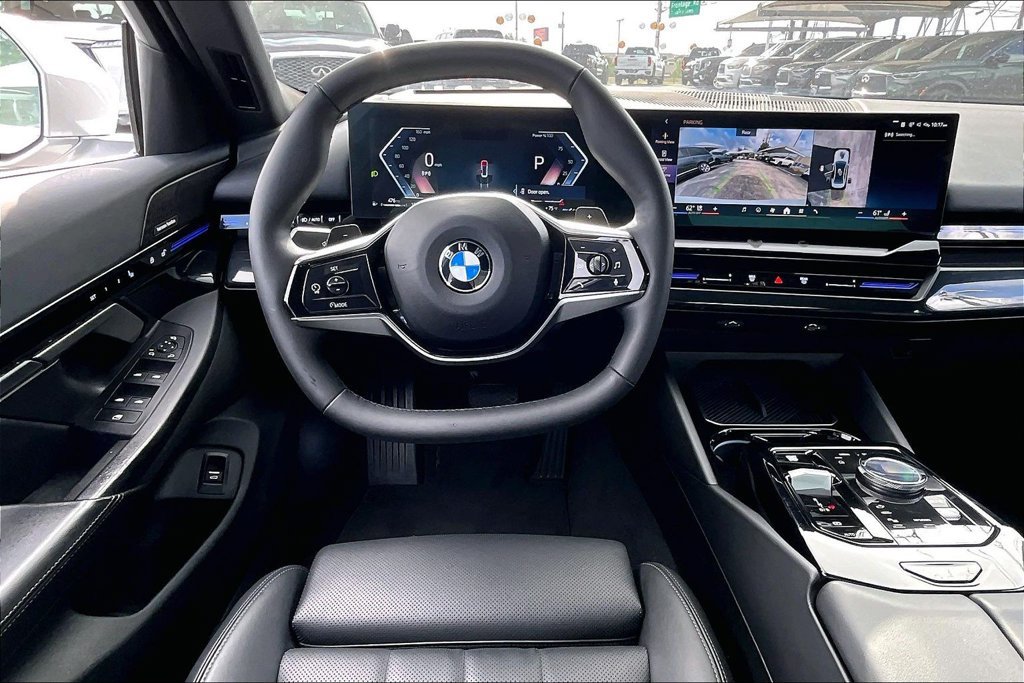 Used 2025 BMW 530i w/ Premium Package RWD image 7