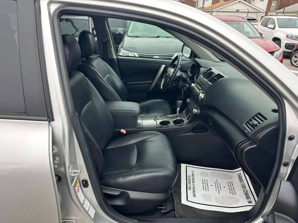 Used 2010 Toyota Highlander SE image 12