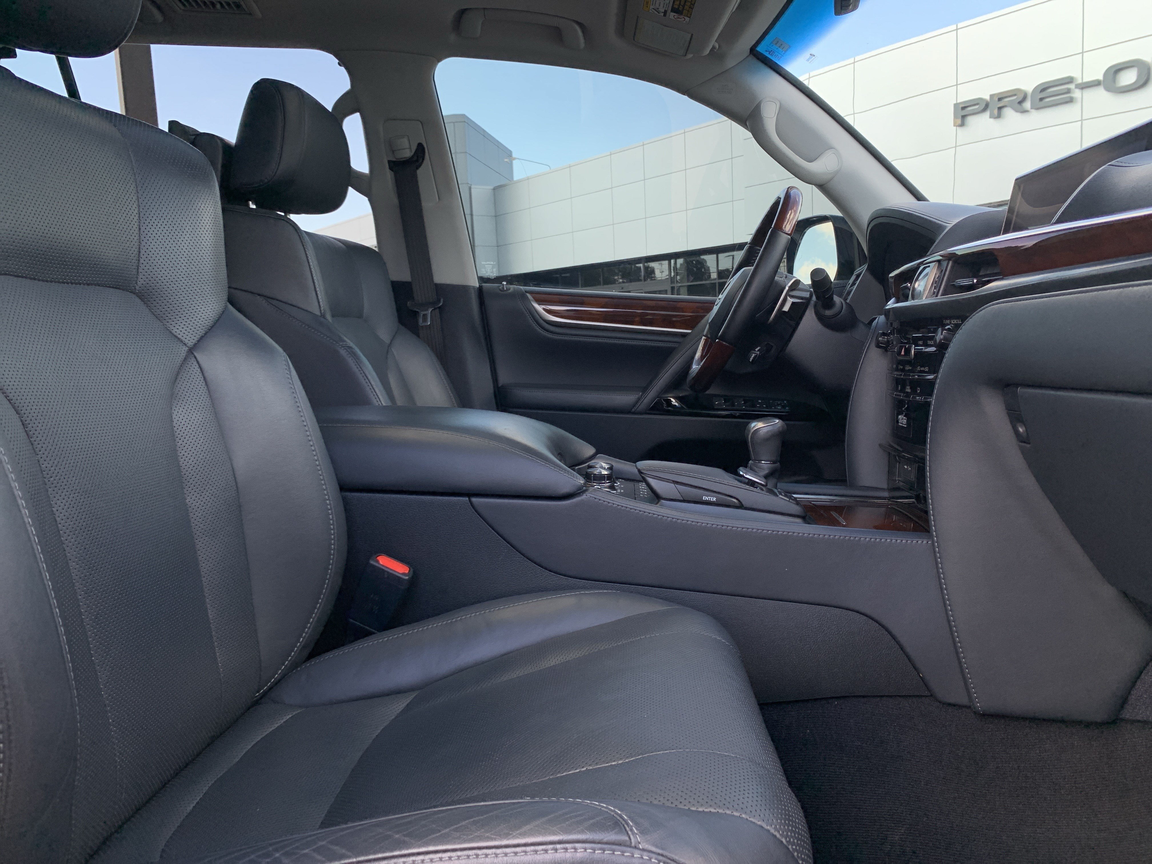 Used 2019 Lexus LX 570 4WD w/ Luxury Package image 35