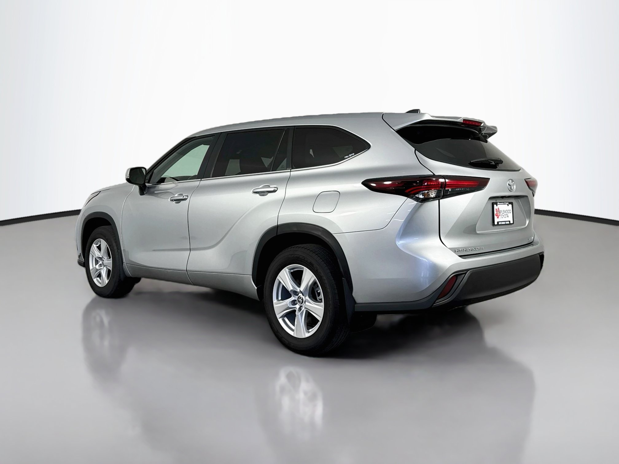 Certified 2024 Toyota Highlander LE AWD/4WD image 5