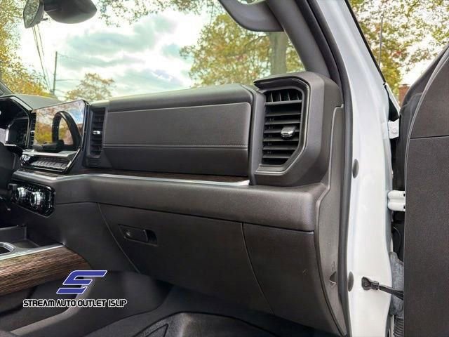 Used 2022 GMC Sierra 1500 Elevation w/ Preferred Package image 15