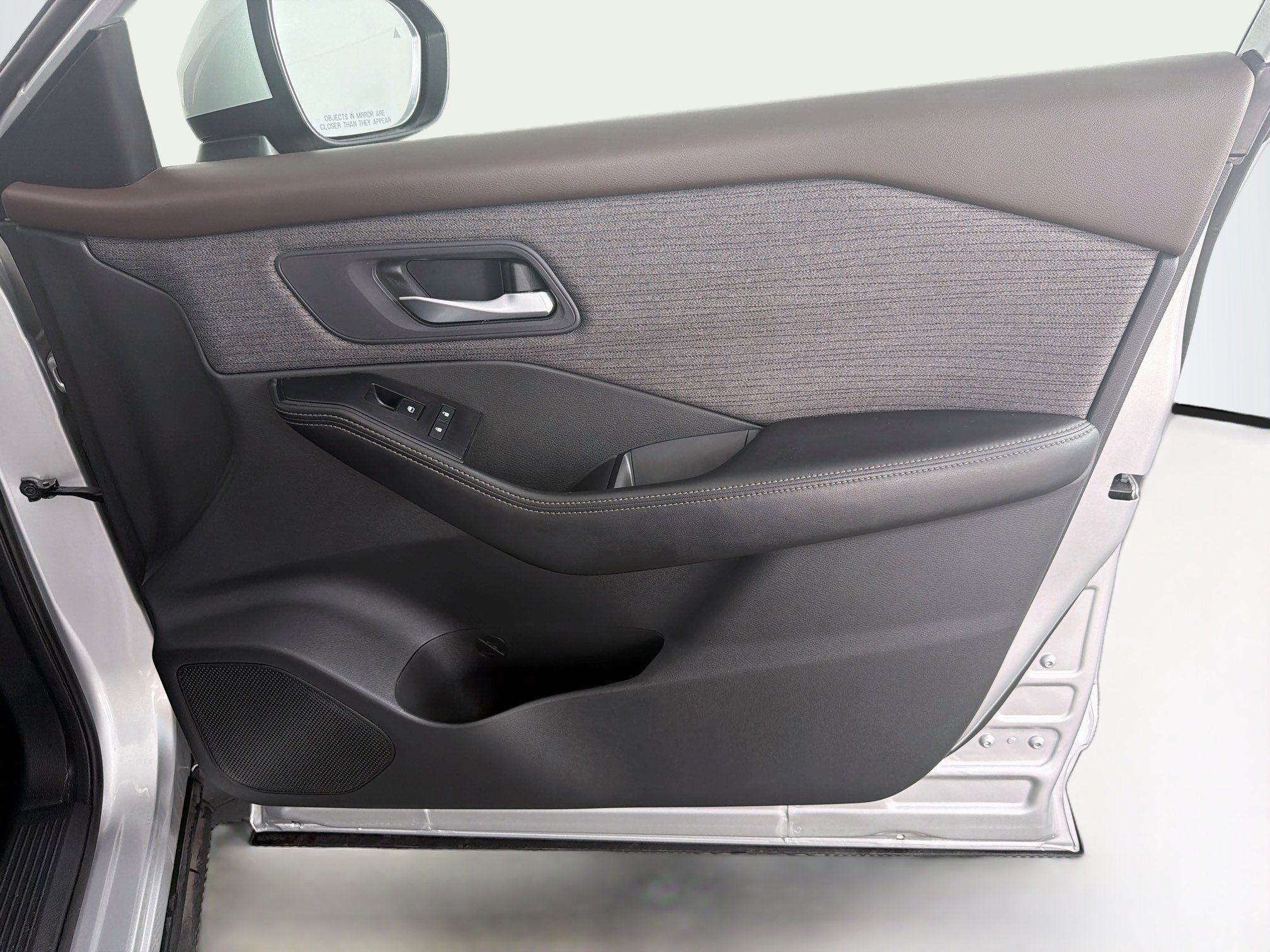 Used 2022 Nissan Rogue SV FWD image 33