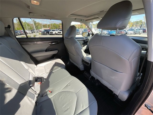 Used 2023 Toyota Highlander Limited image 31