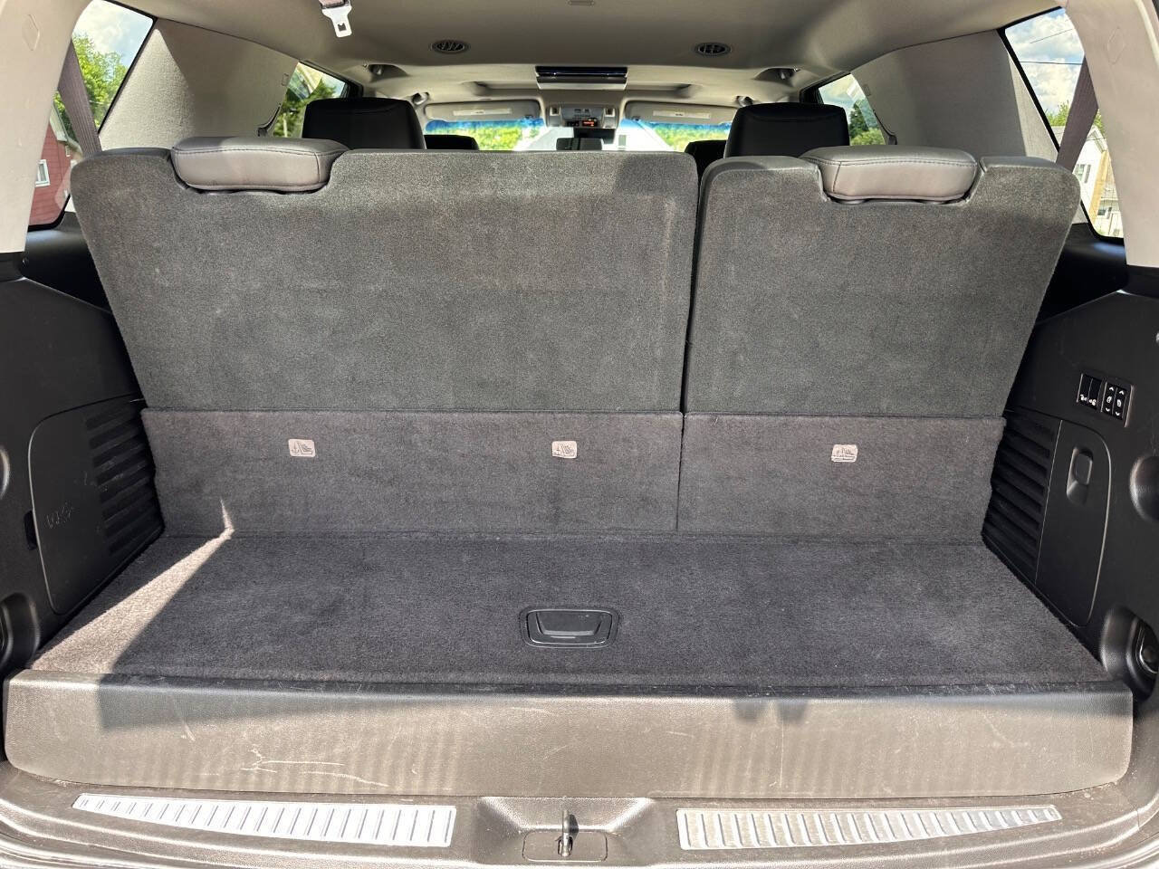 Used 2017 Cadillac Escalade Luxury AWD/4WD image 8
