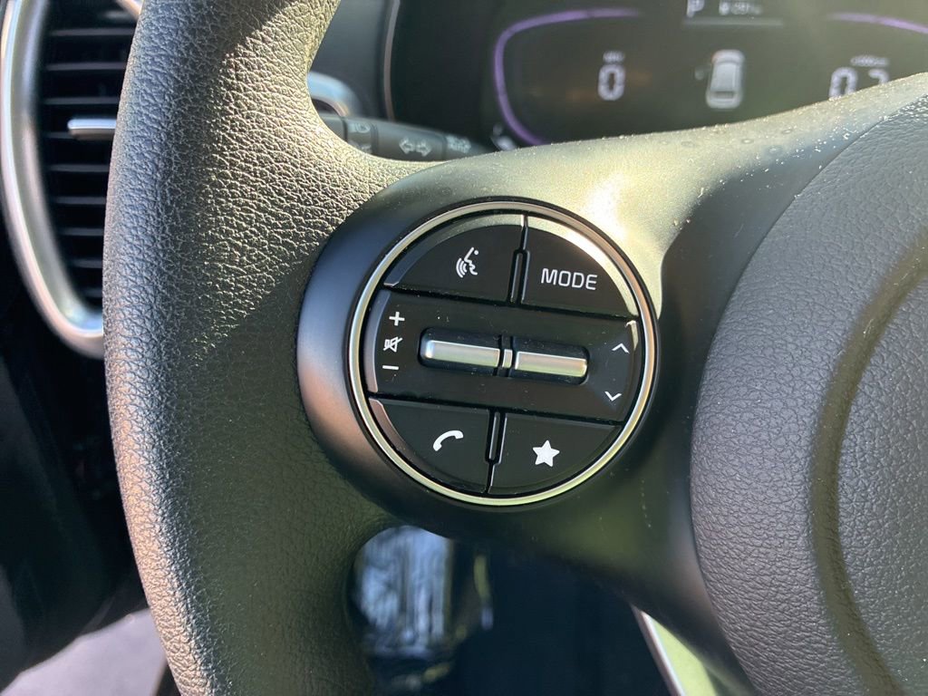 Used 2025 Kia Soul LX FWD image 25