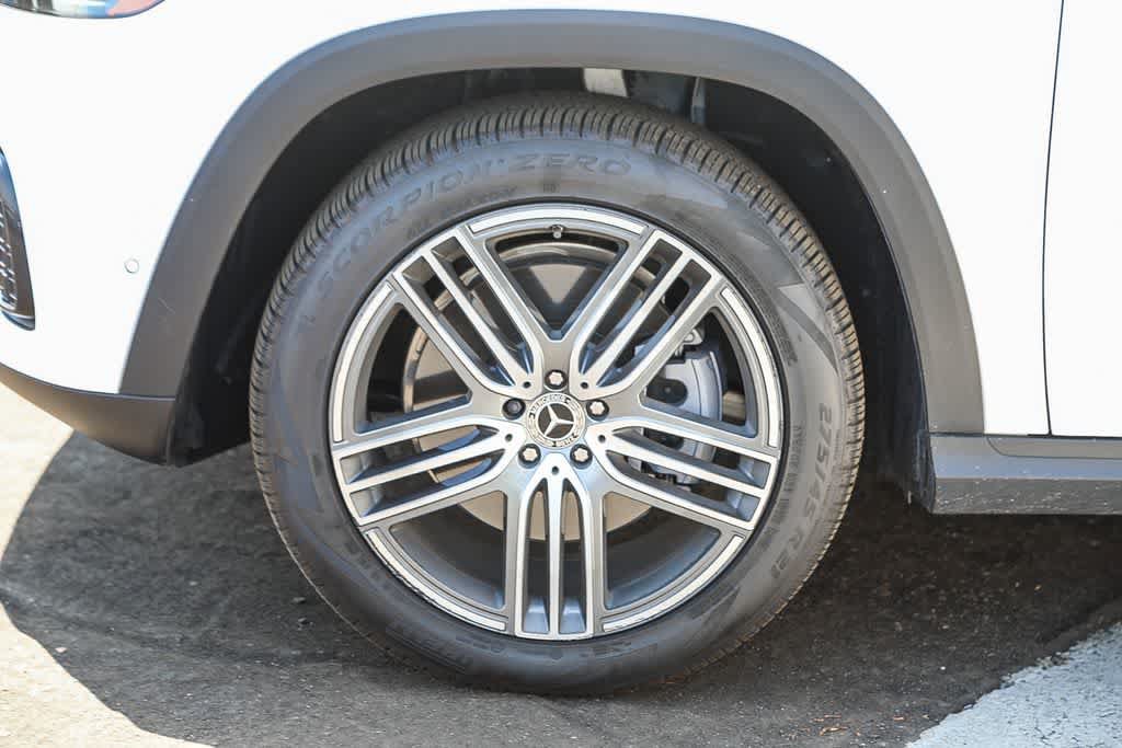 Used 2024 Mercedes-Benz GLS 450 4MATIC image 9