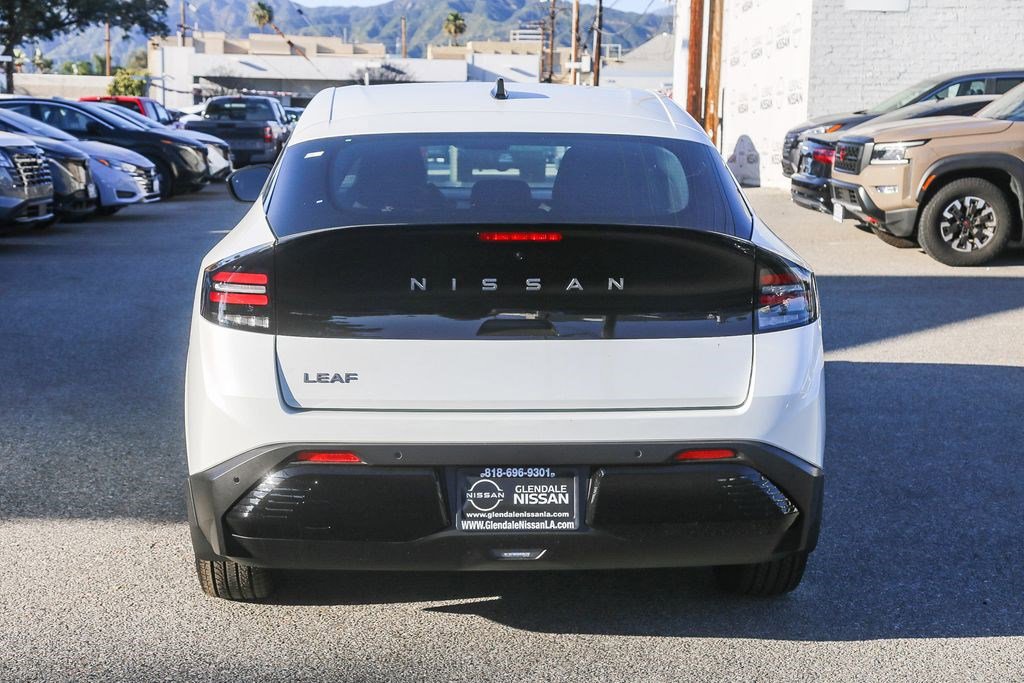 New 2026 Nissan Leaf FWD image 7