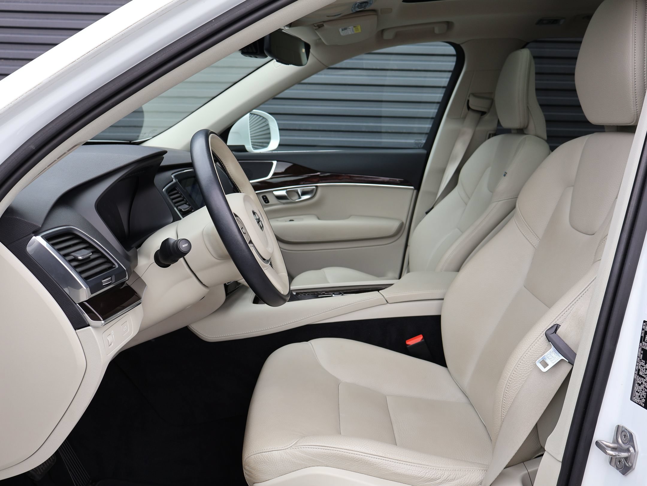 Used 2019 Volvo XC90 T6 Momentum w/ Advanced Package AWD/4WD image 21