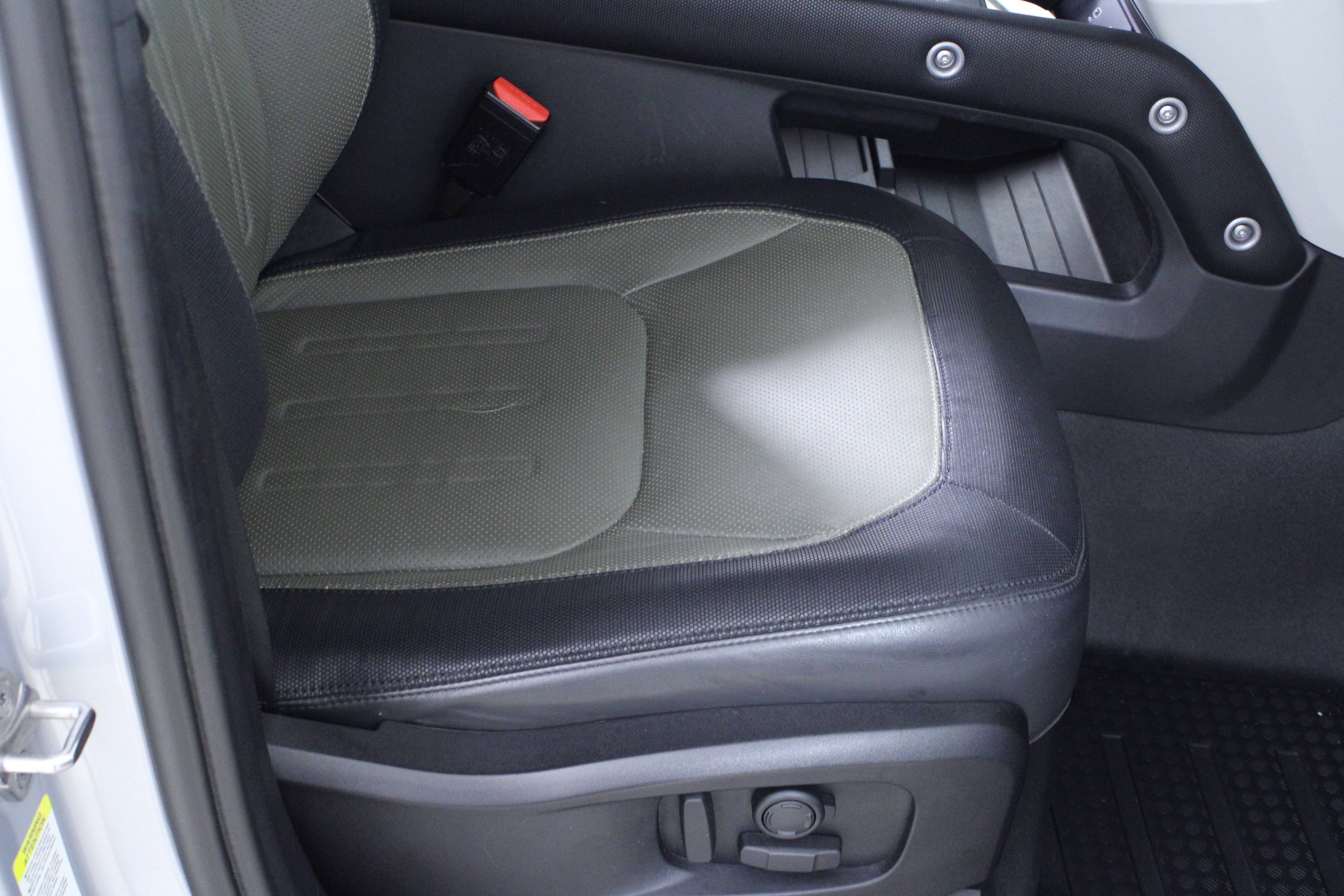 Used 2021 Land Rover Defender 110 X-Dynamic HSE image 17