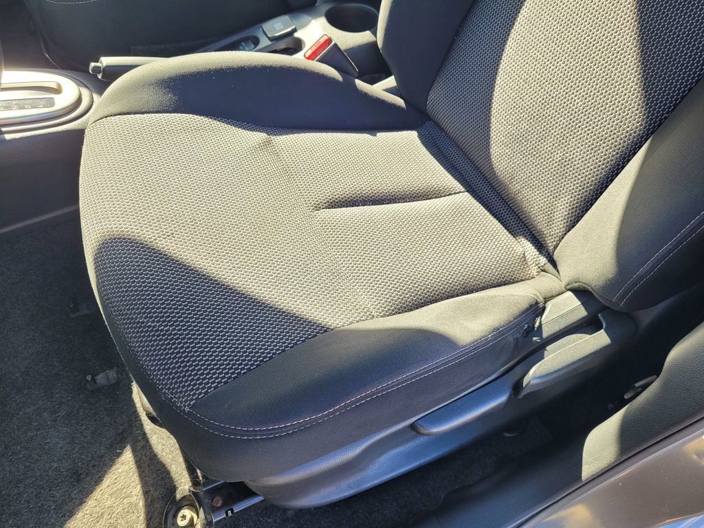 Used 2016 Nissan Versa SV image 10