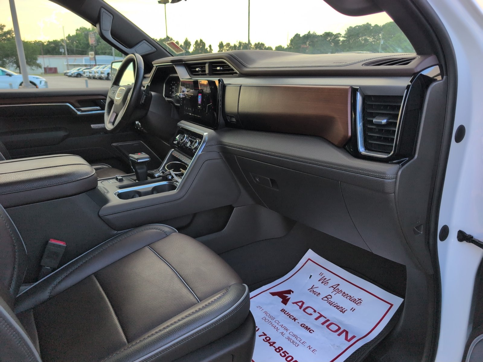 Used 2023 GMC Sierra 1500 Denali w/ Denali Reserve Package AWD/4WD image 11