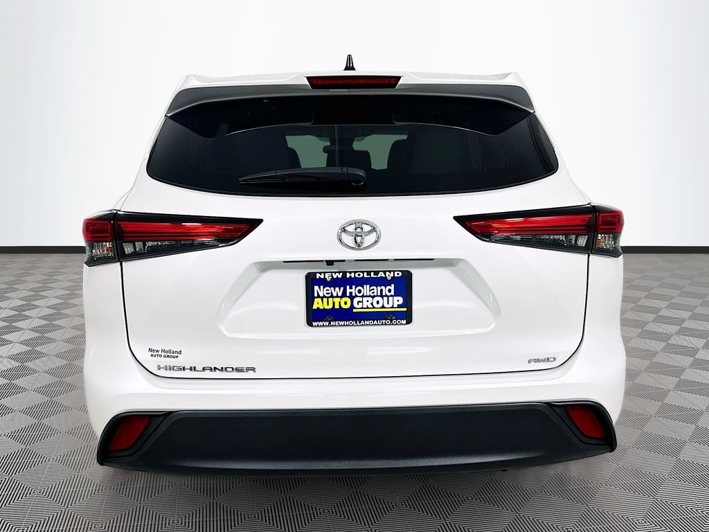 Used 2023 Toyota Highlander L AWD/4WD image 9