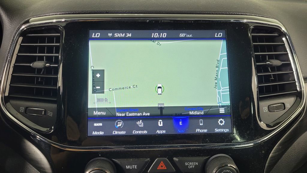 Used 2022 Jeep Grand Cherokee Laredo X image 27