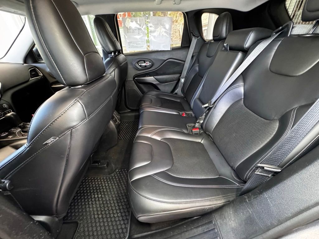 Used 2020 Jeep Cherokee Latitude Plus w/ Cold Weather Group AWD/4WD image 44