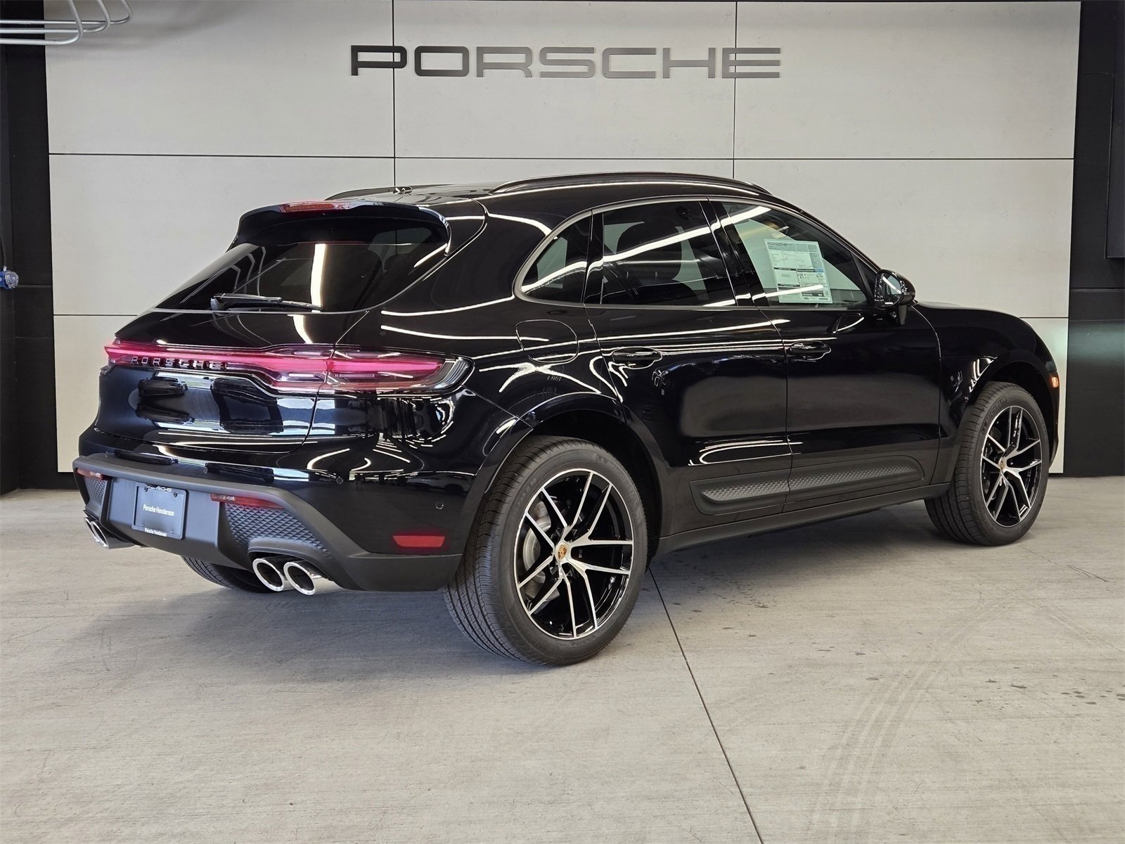 Certified 2025 Porsche Macan image 6