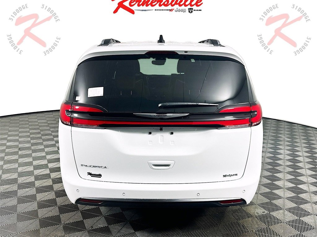 New 2026 Chrysler Pacifica Pinnacle image 6