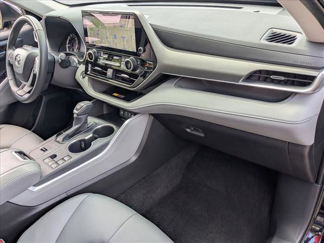 Used 2025 Toyota Highlander XLE image 24