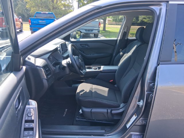 Used 2024 Nissan Rogue S AWD/4WD image 10