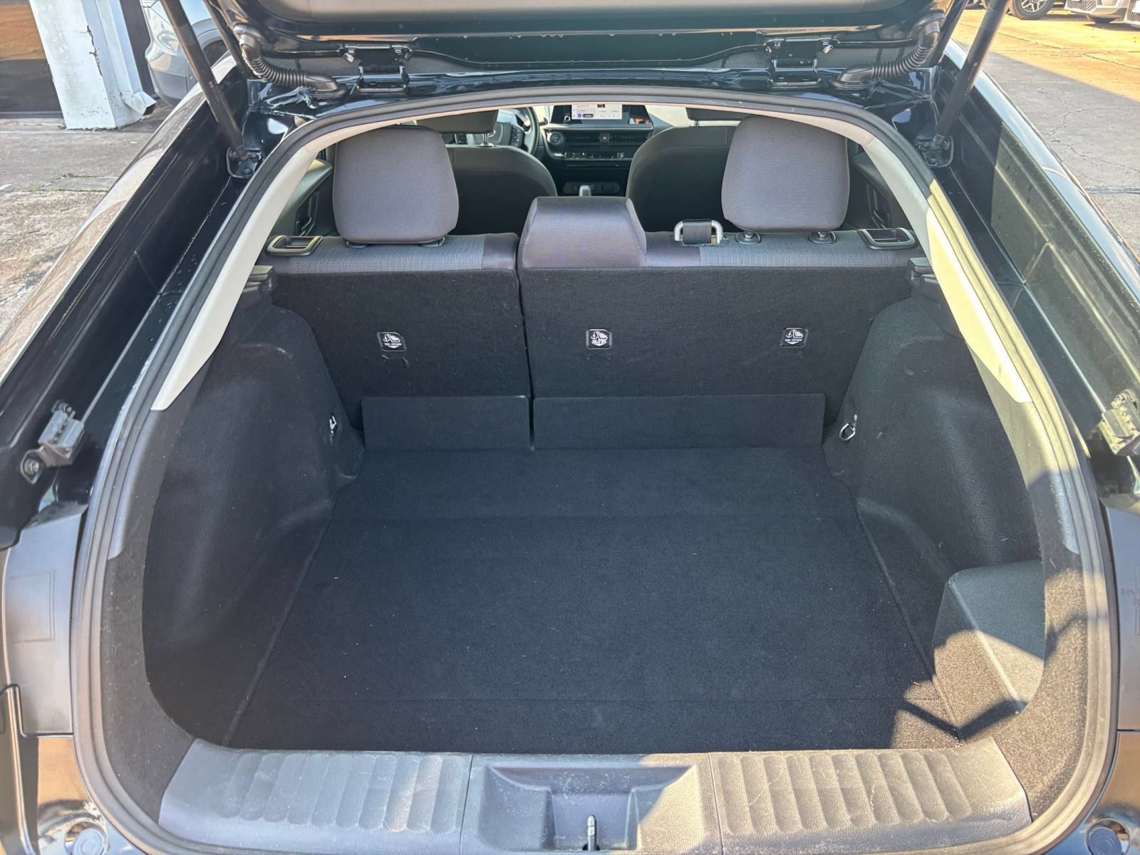 Used 2024 Toyota Prius LE FWD image 28