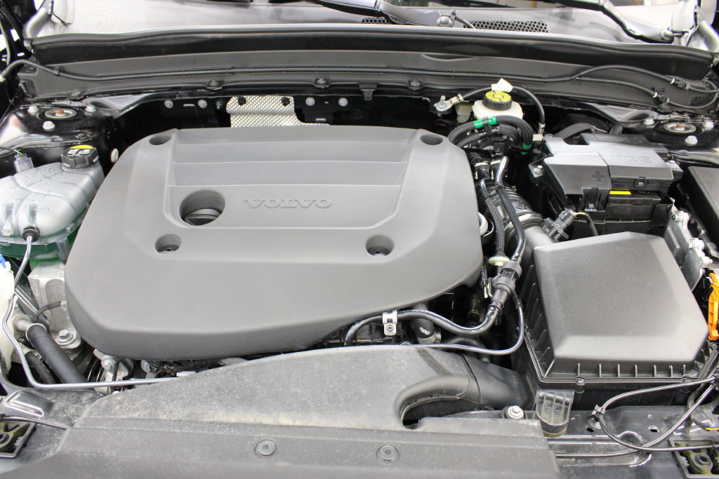 Certified 2026 Volvo XC40 B5 Plus AWD/4WD image 35