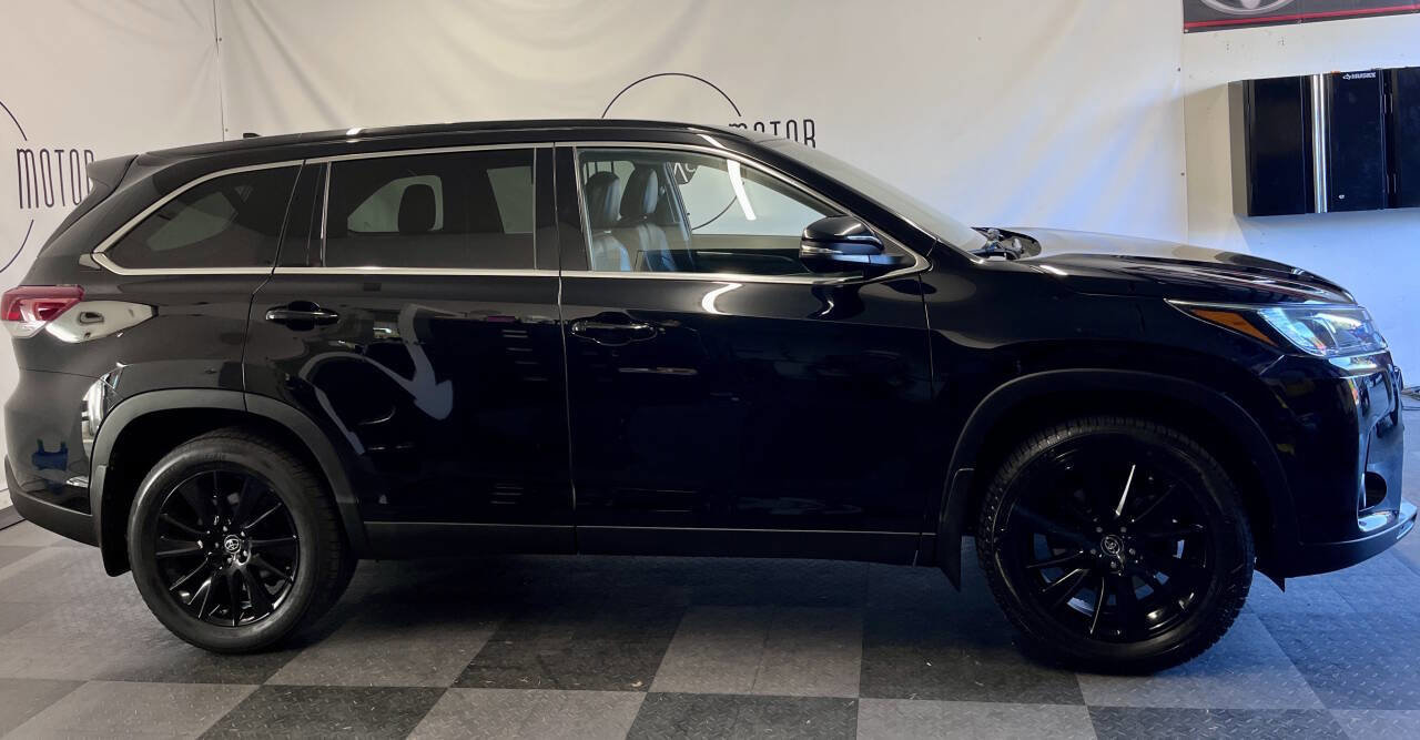 Used 2019 Toyota Highlander SE AWD/4WD image 3