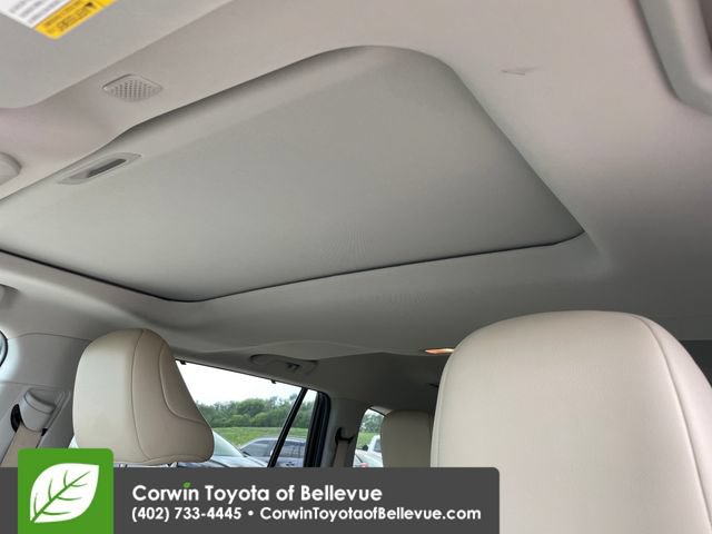 Used 2020 Toyota Highlander XLE AWD/4WD image 45