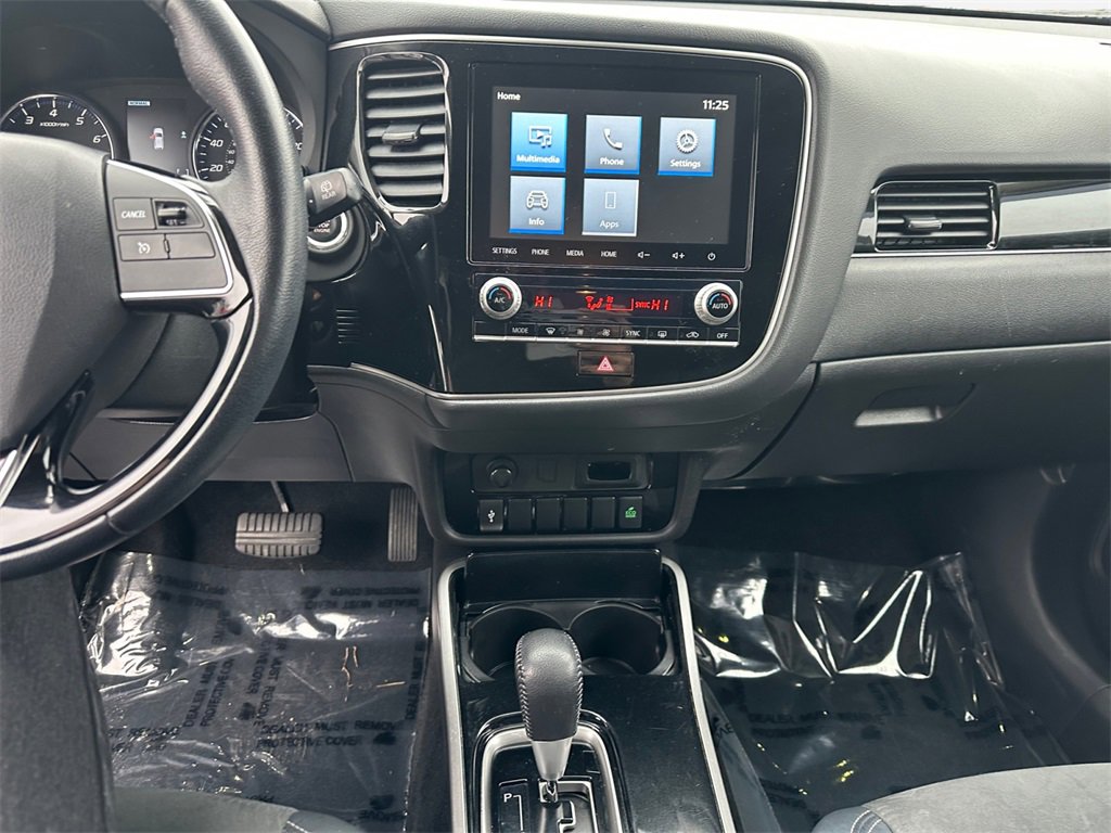 Used 2020 Mitsubishi Outlander SE image 22