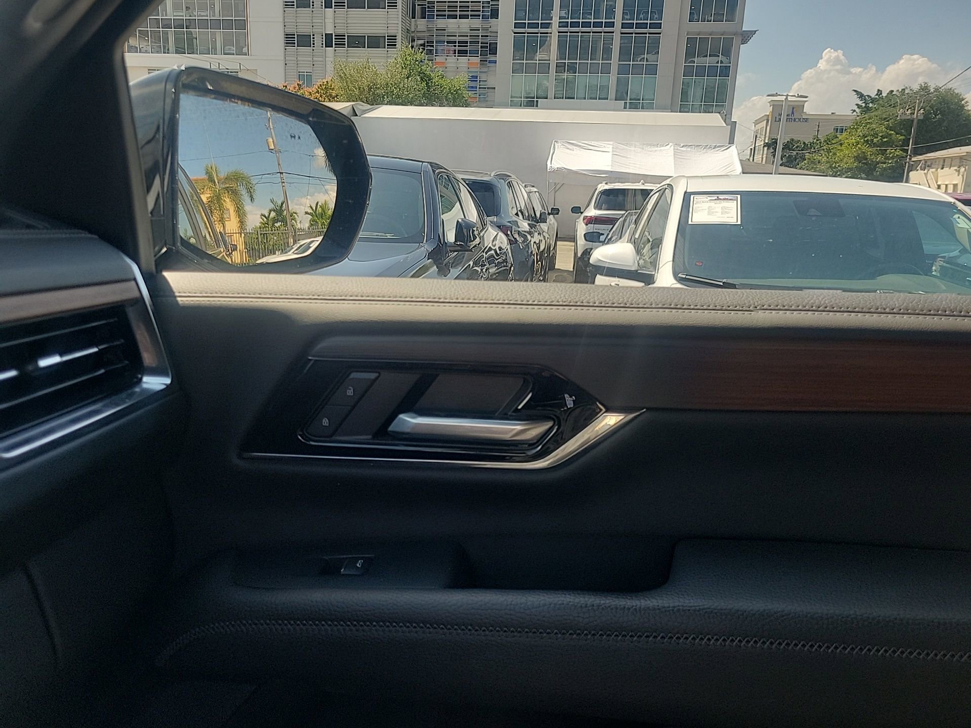 Used 2025 GMC Yukon XL Denali image 37